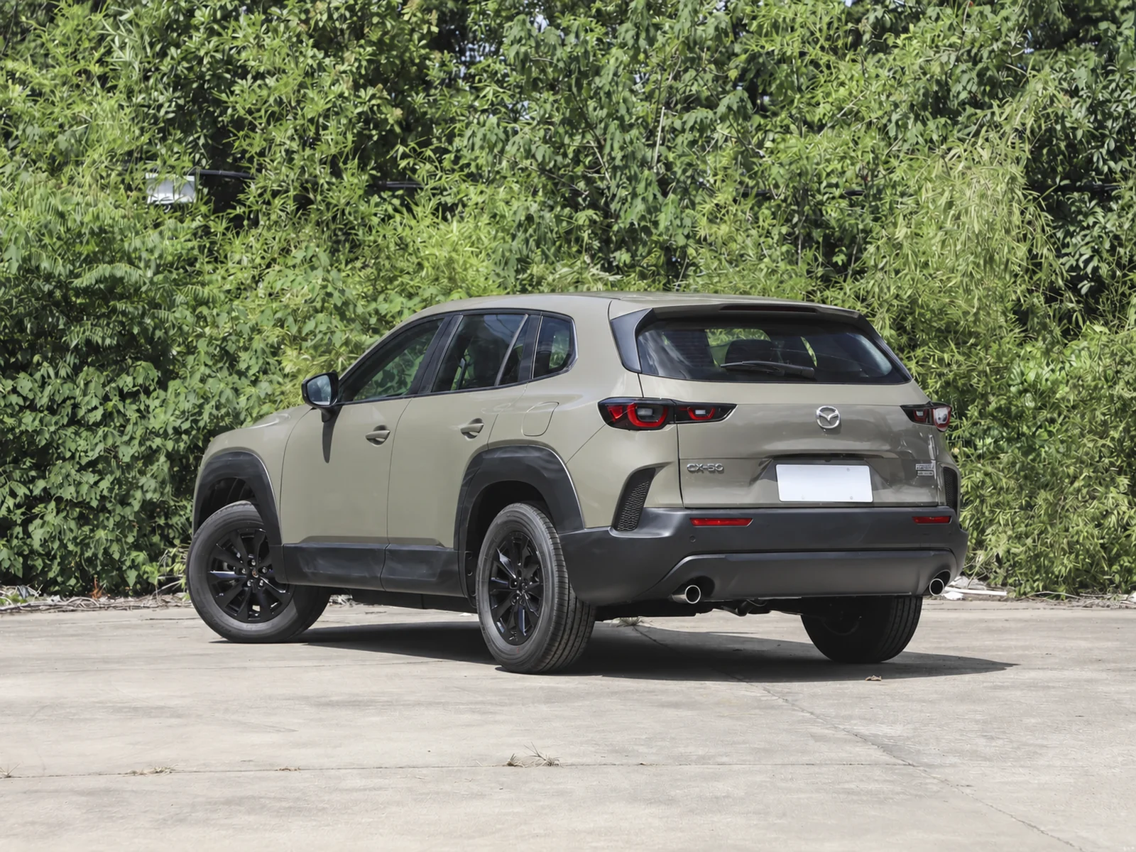 Mazda CX-50 Leading Edition 2026 - Экстерьер · задний ракурс